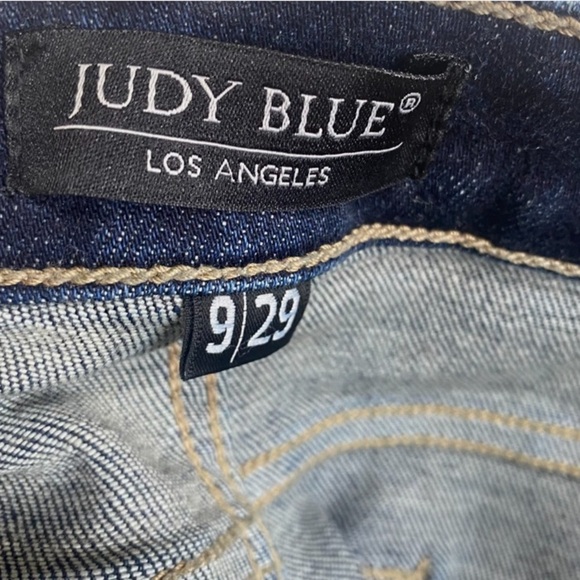 Judy Blue 9/29 Relaxed Cropped Fit Dark Wash Distressed Mid Rise Jeans - Picture 6 of 8